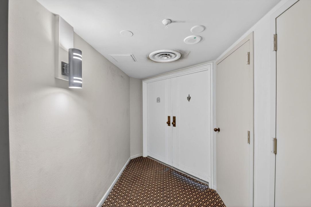 En Venta: $875,000 (3 camas, 2 baños, 2200 Pies cuadrados)