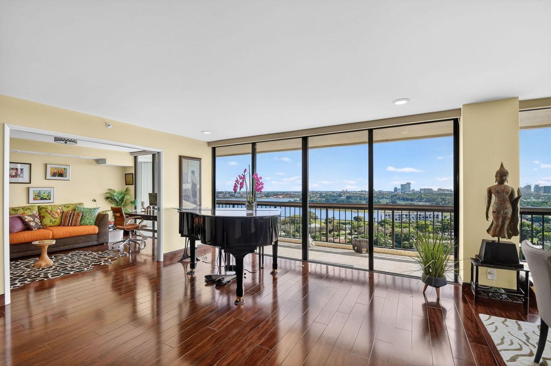 En Venta: $875,000 (3 camas, 2 baños, 2200 Pies cuadrados)