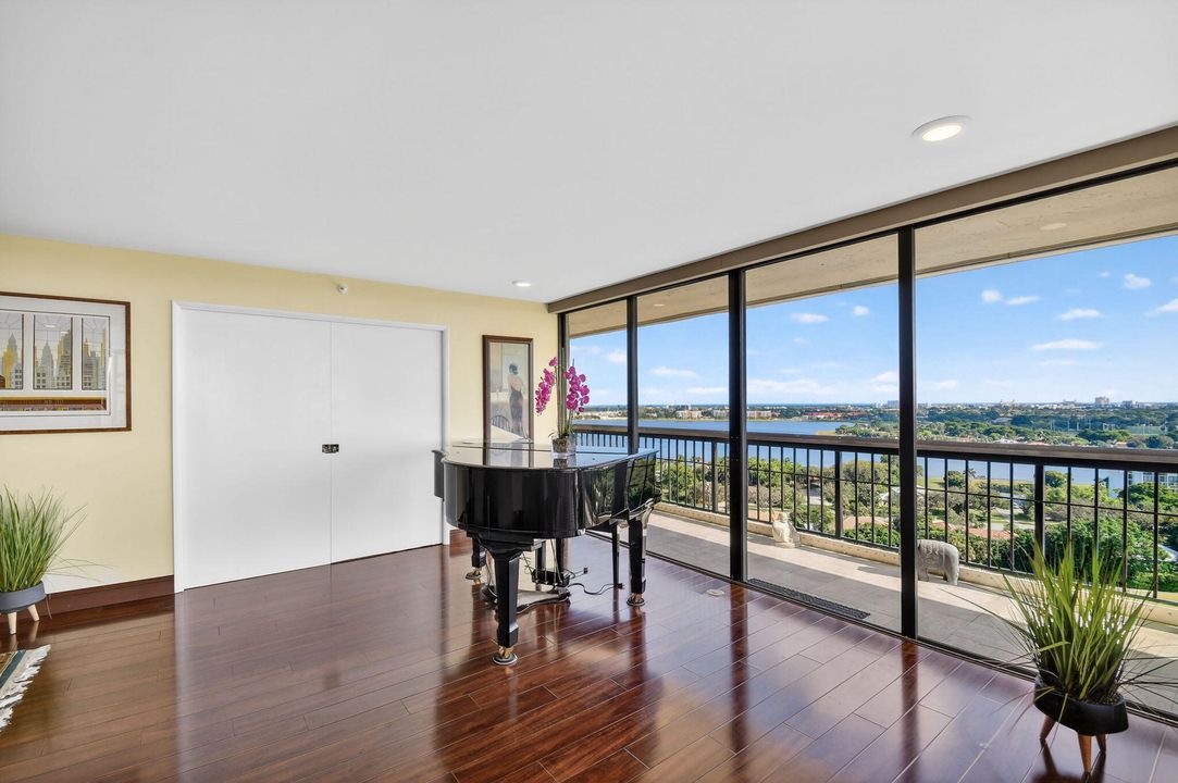 En Venta: $875,000 (3 camas, 2 baños, 2200 Pies cuadrados)