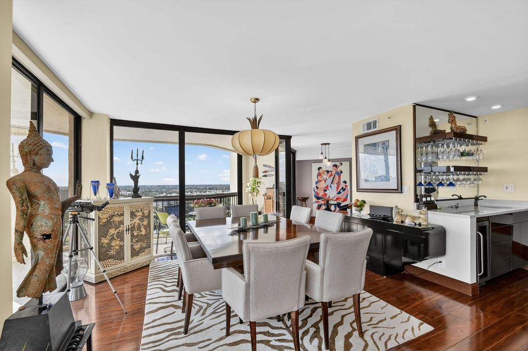 En Venta: $875,000 (3 camas, 2 baños, 2200 Pies cuadrados)