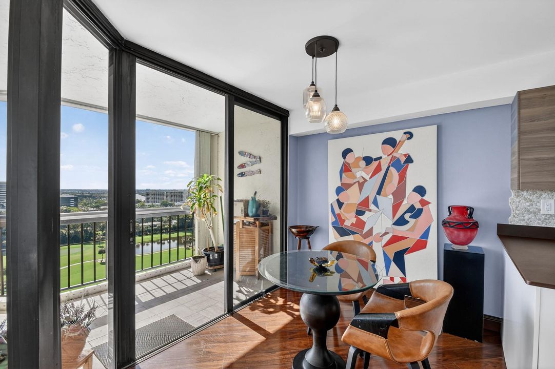 En Venta: $875,000 (3 camas, 2 baños, 2200 Pies cuadrados)