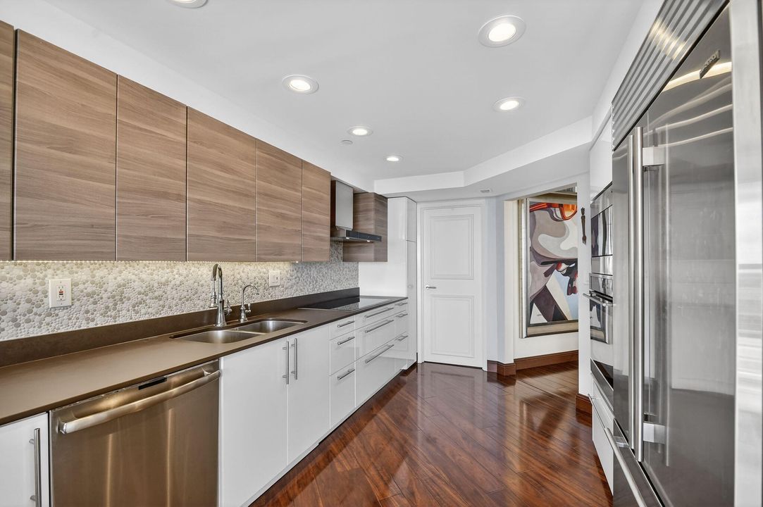 En Venta: $875,000 (3 camas, 2 baños, 2200 Pies cuadrados)