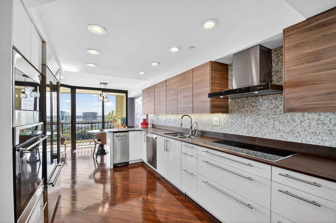 En Venta: $875,000 (3 camas, 2 baños, 2200 Pies cuadrados)