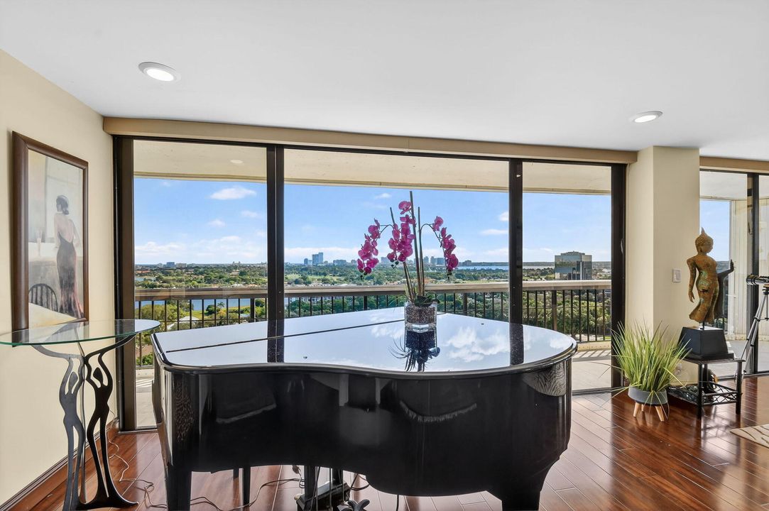 En Venta: $875,000 (3 camas, 2 baños, 2200 Pies cuadrados)