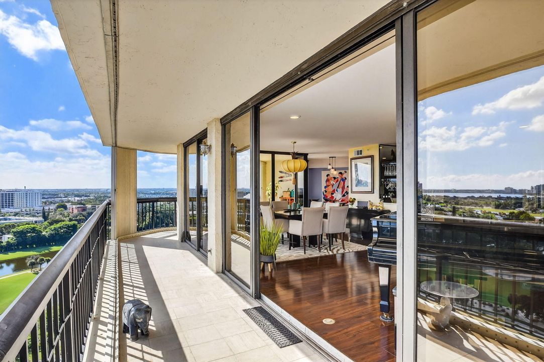 En Venta: $875,000 (3 camas, 2 baños, 2200 Pies cuadrados)