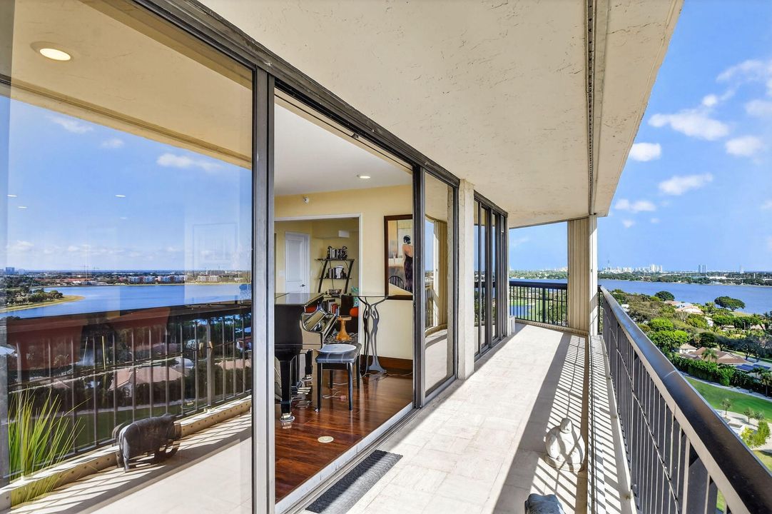 En Venta: $875,000 (3 camas, 2 baños, 2200 Pies cuadrados)