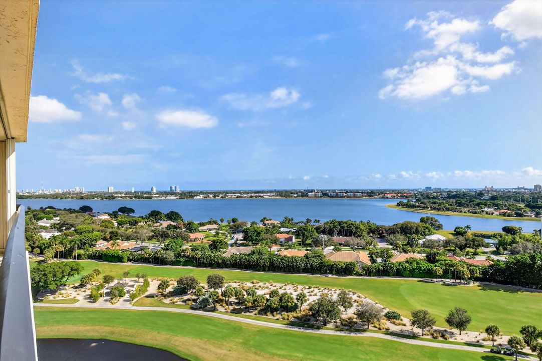 En Venta: $875,000 (3 camas, 2 baños, 2200 Pies cuadrados)