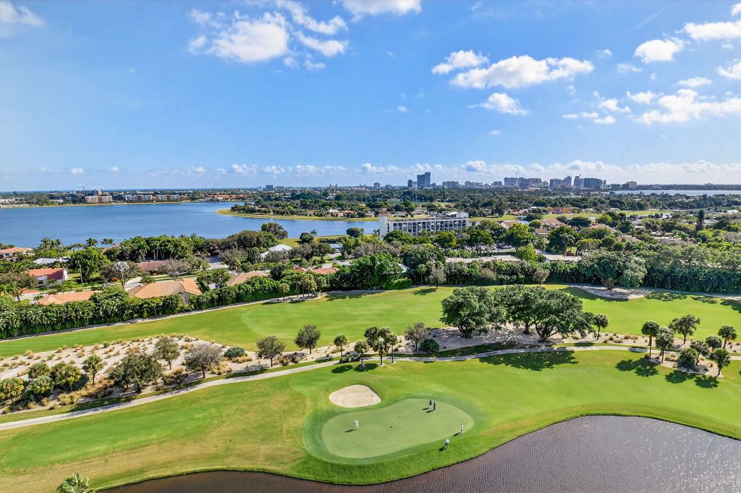 En Venta: $875,000 (3 camas, 2 baños, 2200 Pies cuadrados)