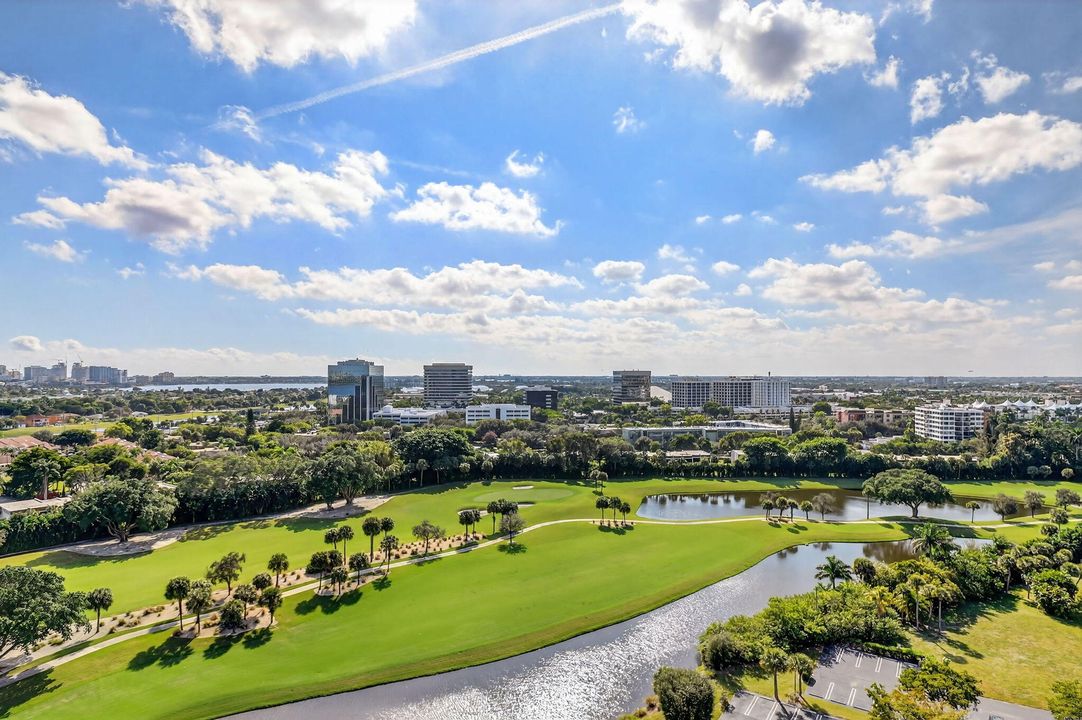 En Venta: $875,000 (3 camas, 2 baños, 2200 Pies cuadrados)