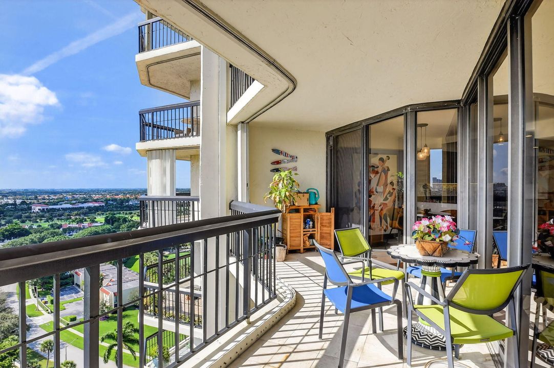 En Venta: $875,000 (3 camas, 2 baños, 2200 Pies cuadrados)