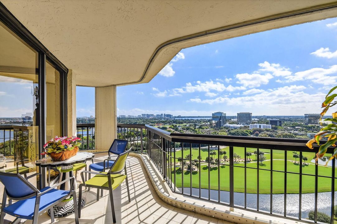 En Venta: $875,000 (3 camas, 2 baños, 2200 Pies cuadrados)