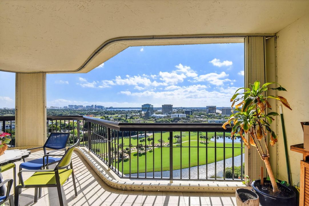 En Venta: $875,000 (3 camas, 2 baños, 2200 Pies cuadrados)