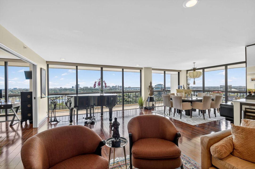 En Venta: $875,000 (3 camas, 2 baños, 2200 Pies cuadrados)