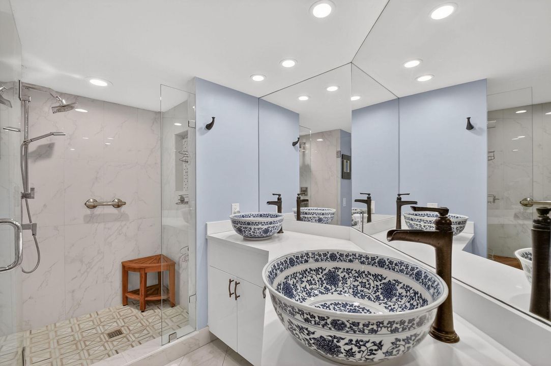 En Venta: $875,000 (3 camas, 2 baños, 2200 Pies cuadrados)