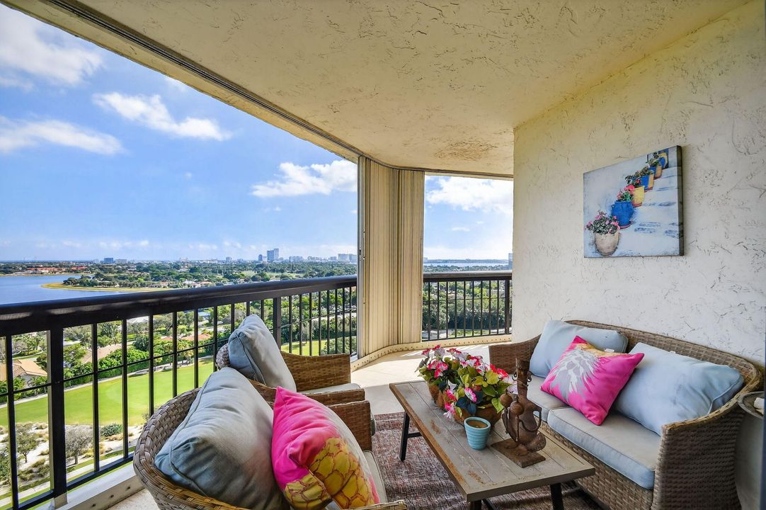 En Venta: $875,000 (3 camas, 2 baños, 2200 Pies cuadrados)