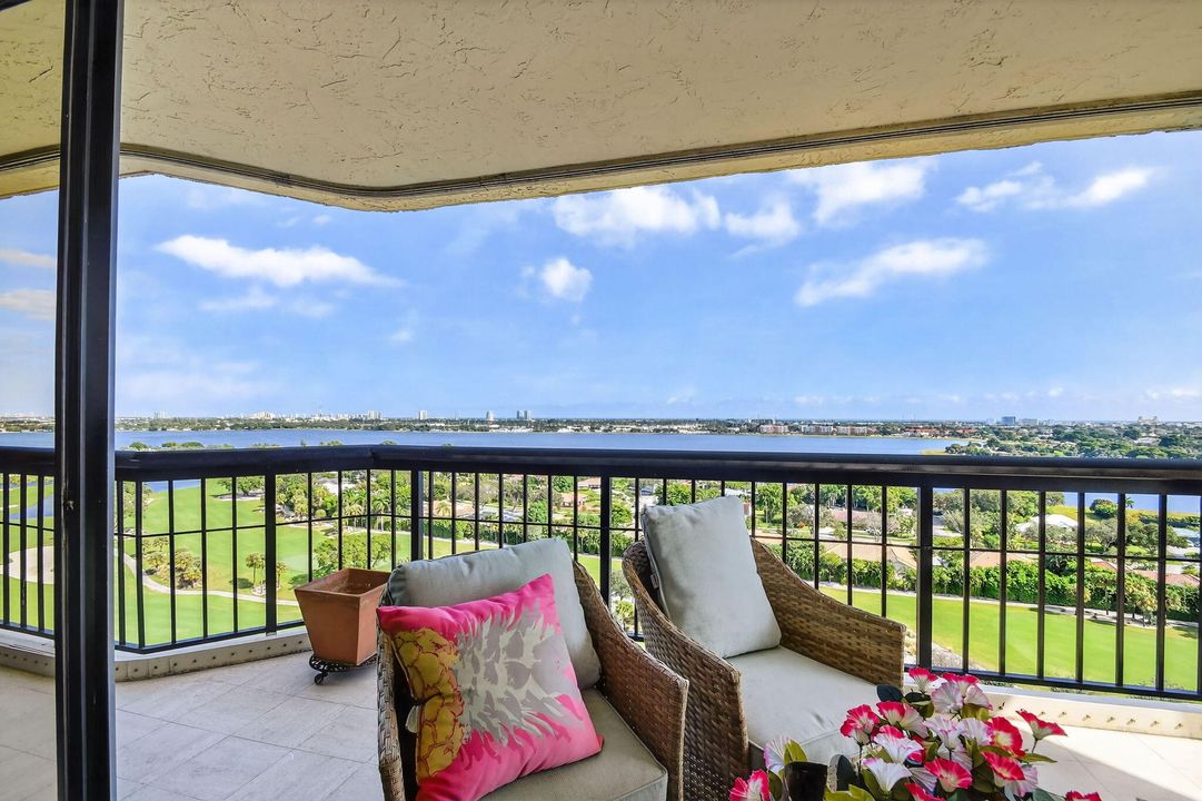 En Venta: $875,000 (3 camas, 2 baños, 2200 Pies cuadrados)