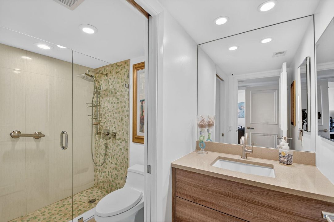 En Venta: $875,000 (3 camas, 2 baños, 2200 Pies cuadrados)