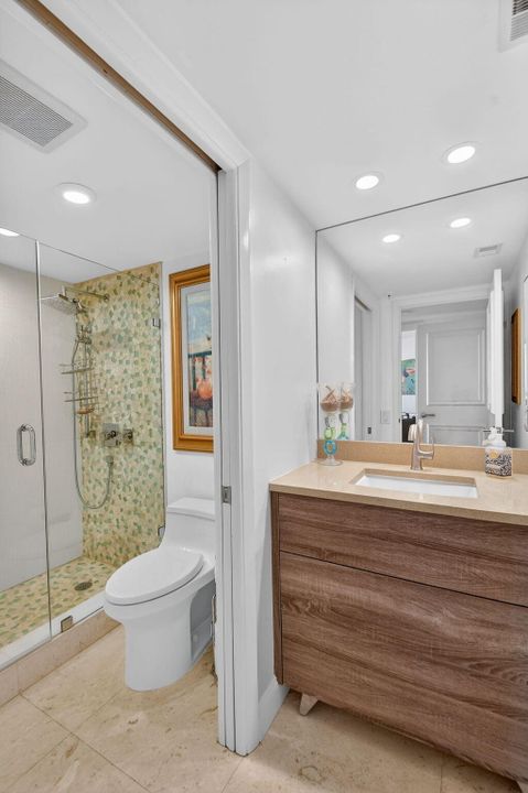 En Venta: $875,000 (3 camas, 2 baños, 2200 Pies cuadrados)