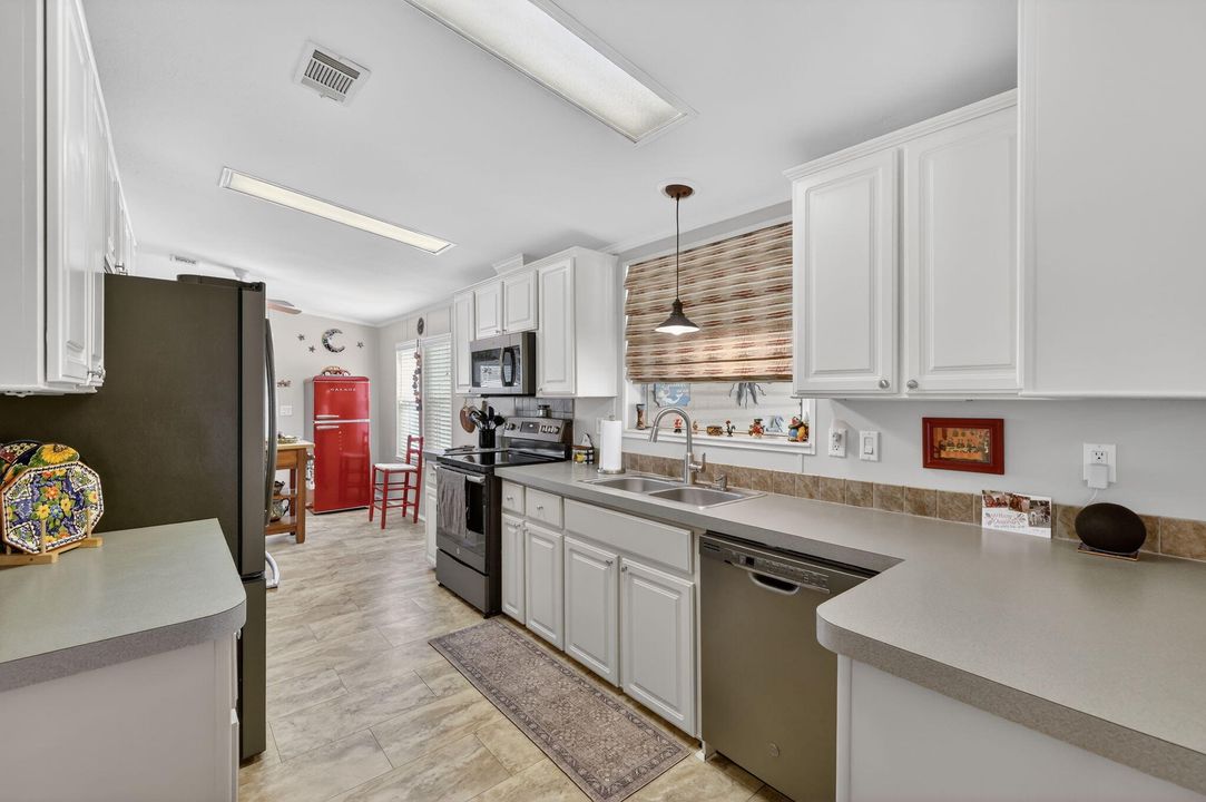 For Sale: $129,900 (3 beds, 2 baths, 1848 Square Feet)