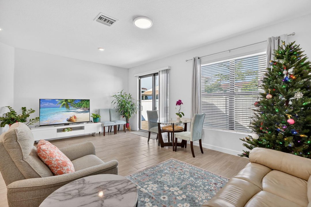 En Venta: $474,900 (4 camas, 2 baños, 1743 Pies cuadrados)