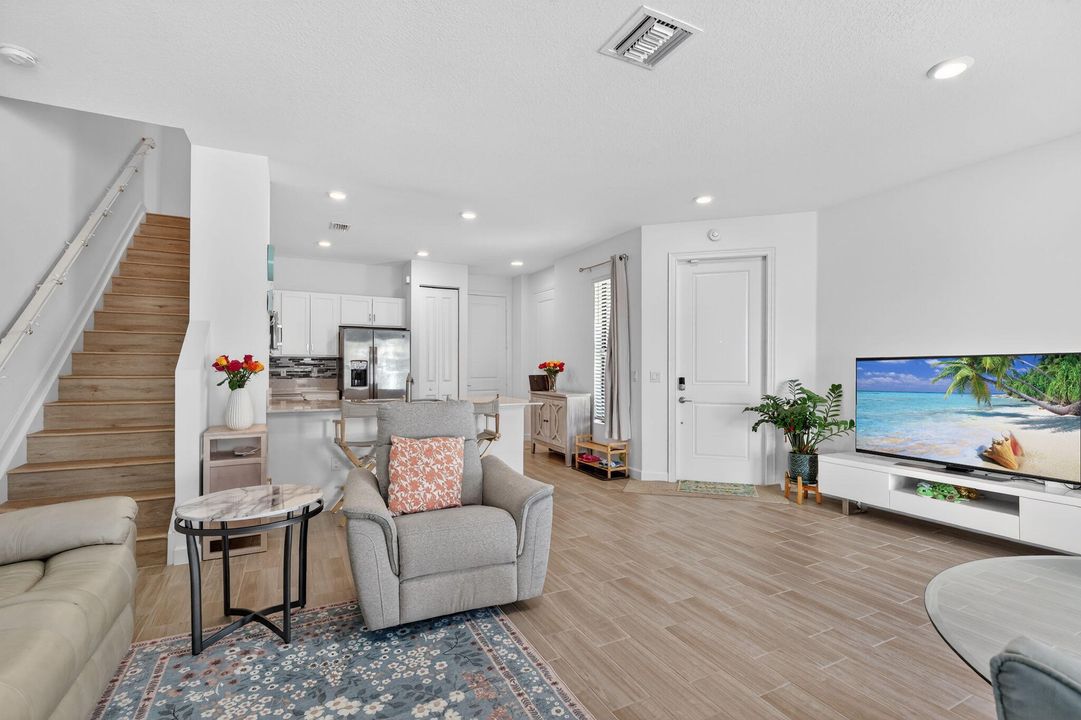 En Venta: $474,900 (4 camas, 2 baños, 1743 Pies cuadrados)