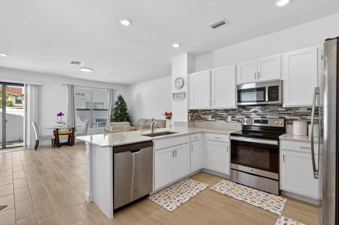 En Venta: $474,900 (4 camas, 2 baños, 1743 Pies cuadrados)