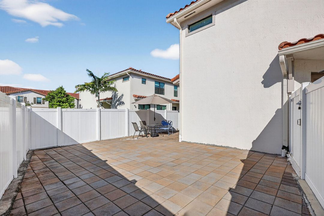 En Venta: $474,900 (4 camas, 2 baños, 1743 Pies cuadrados)