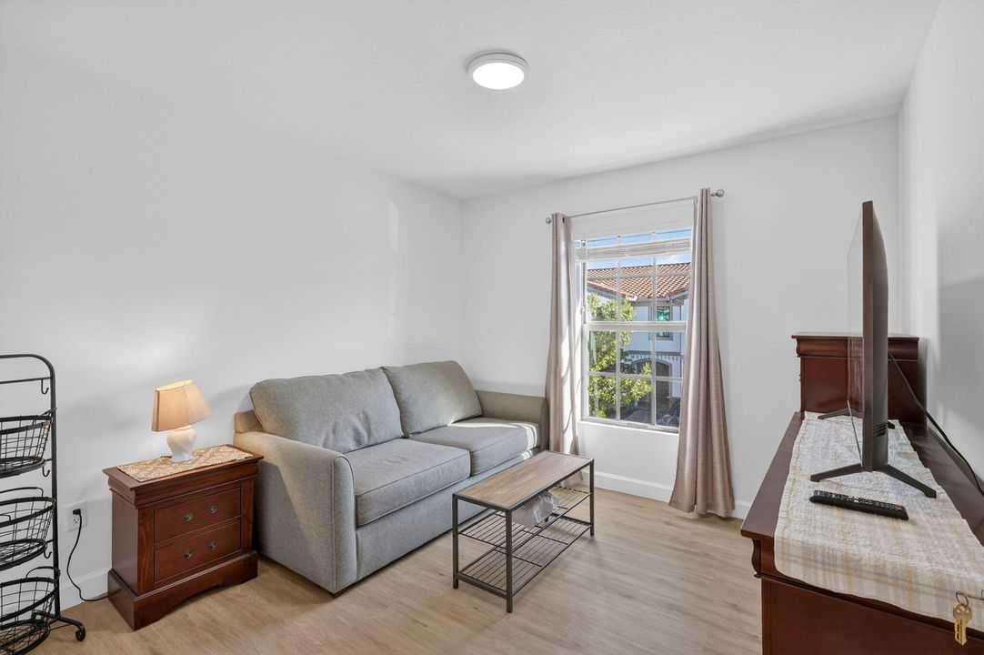 En Venta: $474,900 (4 camas, 2 baños, 1743 Pies cuadrados)