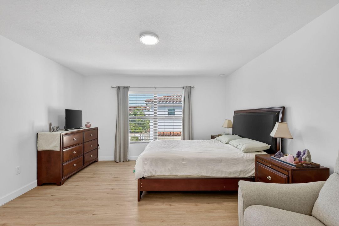 En Venta: $474,900 (4 camas, 2 baños, 1743 Pies cuadrados)