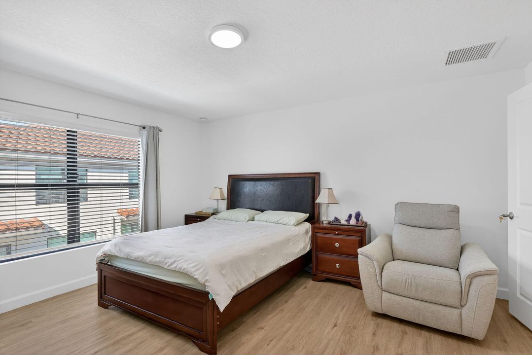 En Venta: $474,900 (4 camas, 2 baños, 1743 Pies cuadrados)