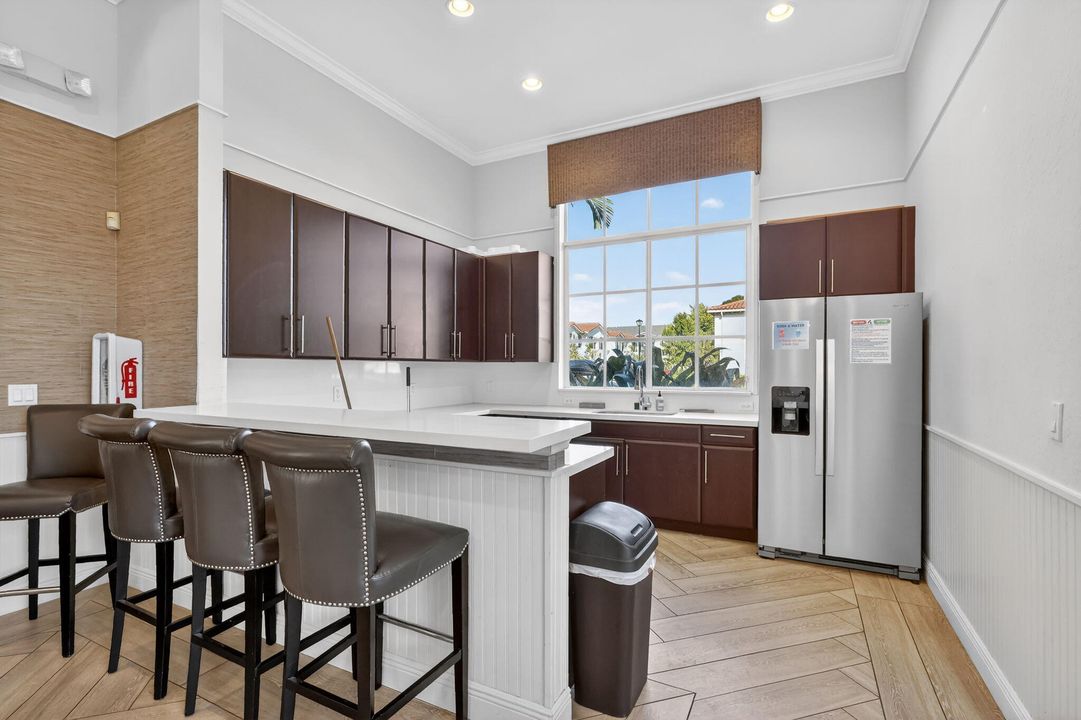 En Venta: $474,900 (4 camas, 2 baños, 1743 Pies cuadrados)