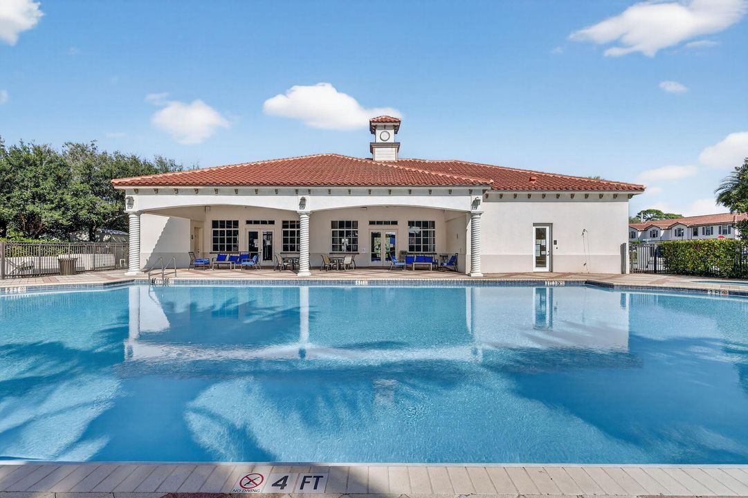 En Venta: $474,900 (4 camas, 2 baños, 1743 Pies cuadrados)