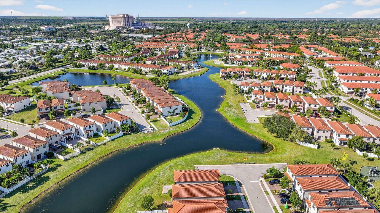 En Venta: $474,900 (4 camas, 2 baños, 1743 Pies cuadrados)