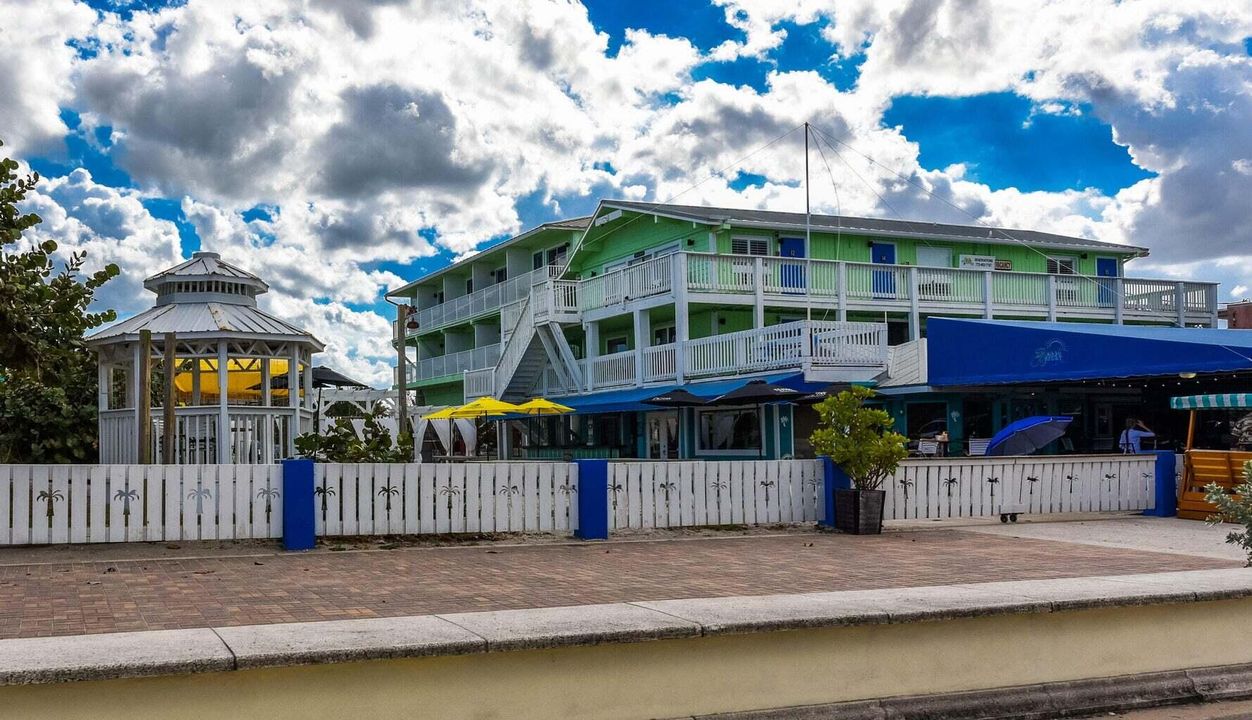 На продажу: $229,900 (2 спален, 2 ванн, 1411 Квадратных фут)