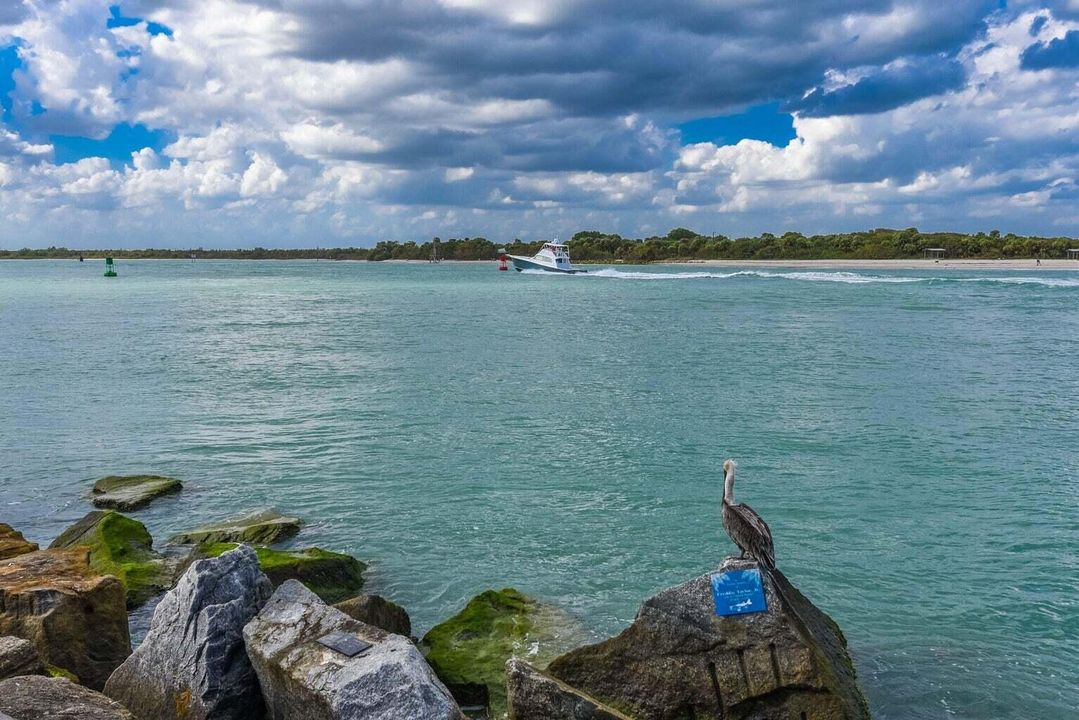 For Sale: $198,000 (2 beds, 2 baths, 964 Square Feet)