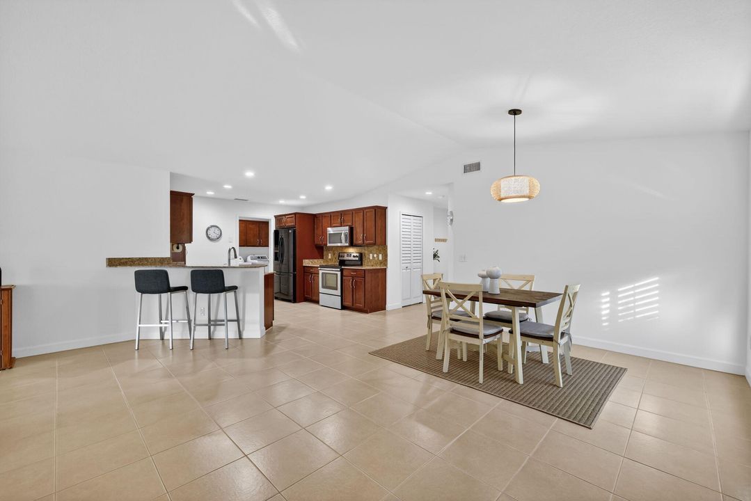 En Venta: $175,000 (2 camas, 2 baños, 1689 Pies cuadrados)