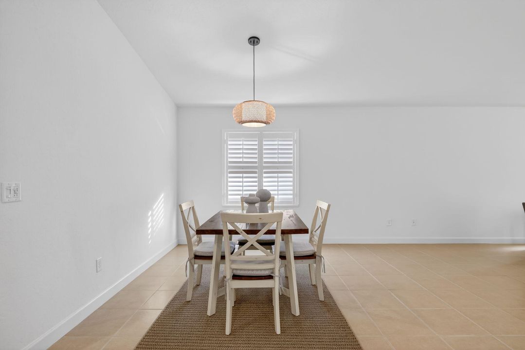 En Venta: $175,000 (2 camas, 2 baños, 1689 Pies cuadrados)