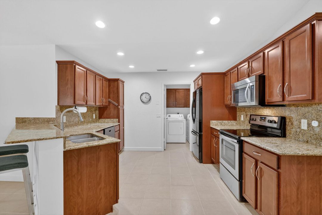 En Venta: $175,000 (2 camas, 2 baños, 1689 Pies cuadrados)