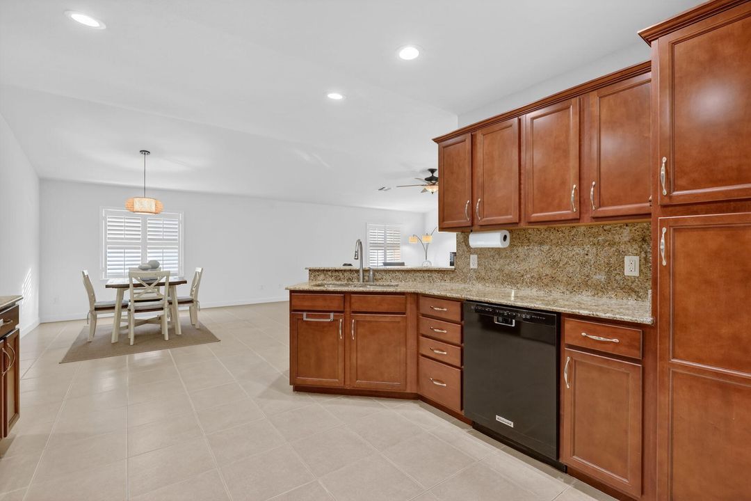 En Venta: $175,000 (2 camas, 2 baños, 1689 Pies cuadrados)