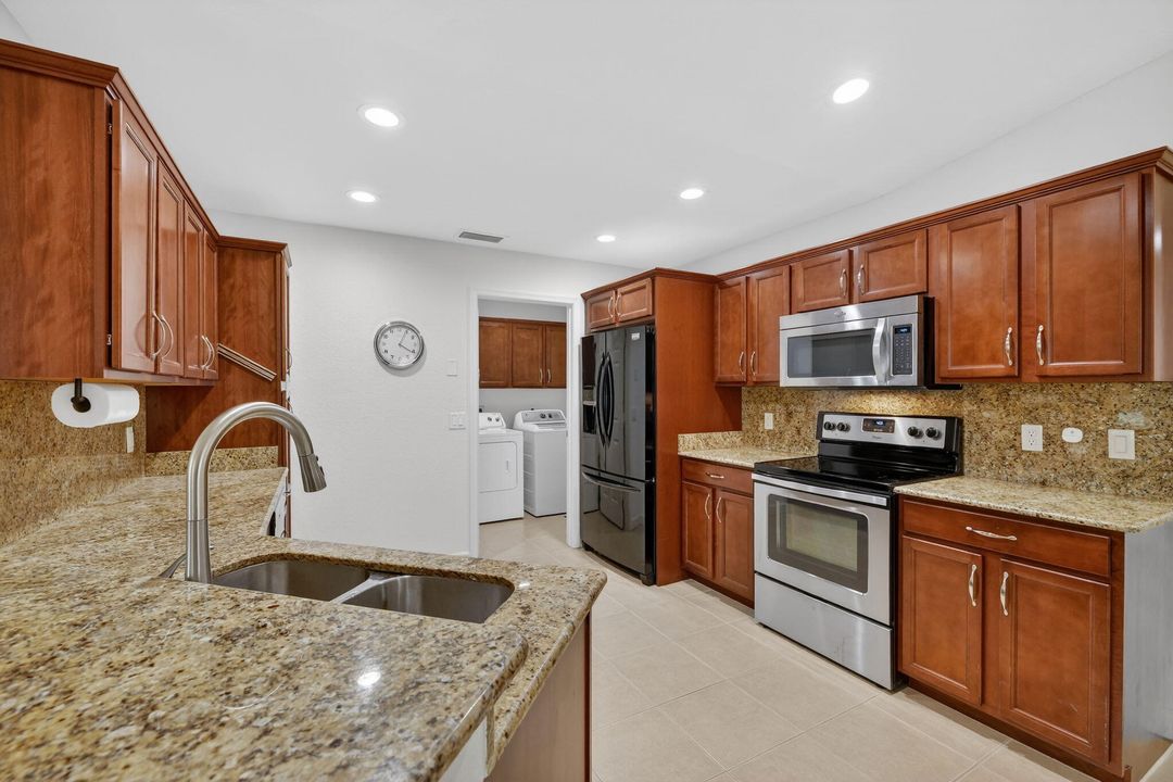 En Venta: $175,000 (2 camas, 2 baños, 1689 Pies cuadrados)