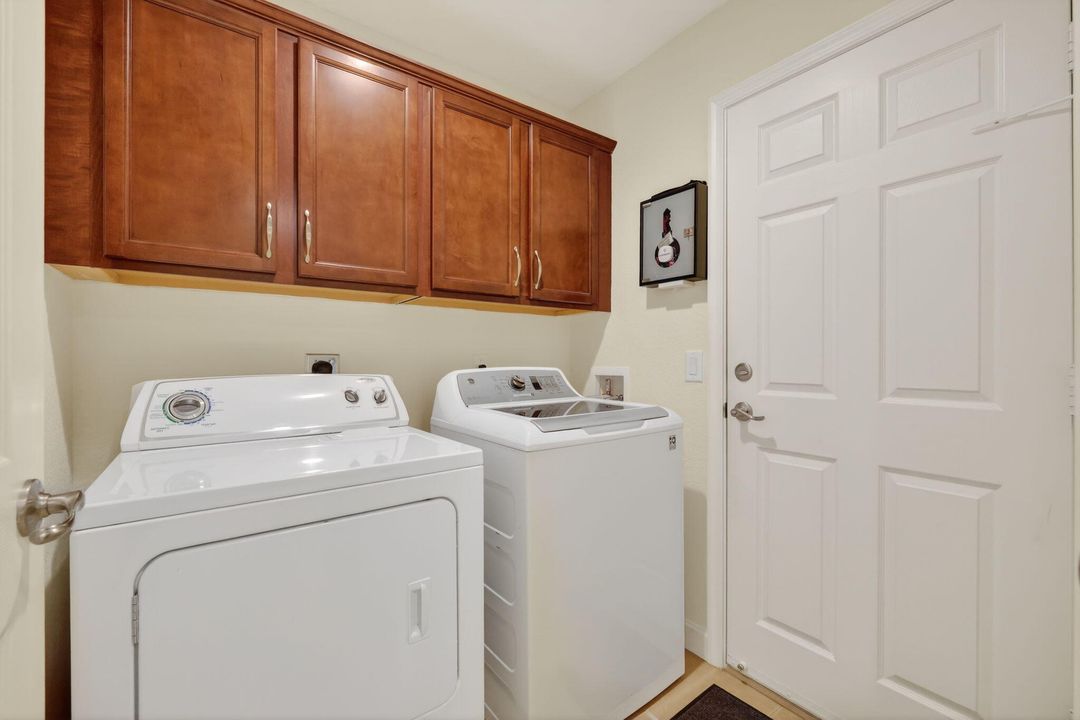 En Venta: $175,000 (2 camas, 2 baños, 1689 Pies cuadrados)