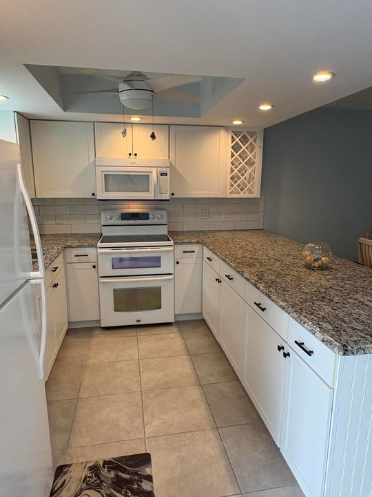 На продажу: $178,500 (2 спален, 2 ванн, 1078 Квадратных фут)