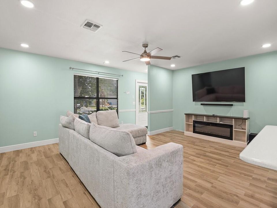 En Venta: $395,000 (3 camas, 2 baños, 1508 Pies cuadrados)