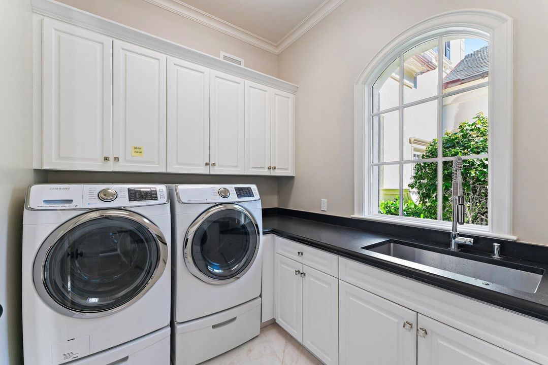 待售: $26,500,000 (6 贝兹, 8 浴室, 10401 平方英尺)