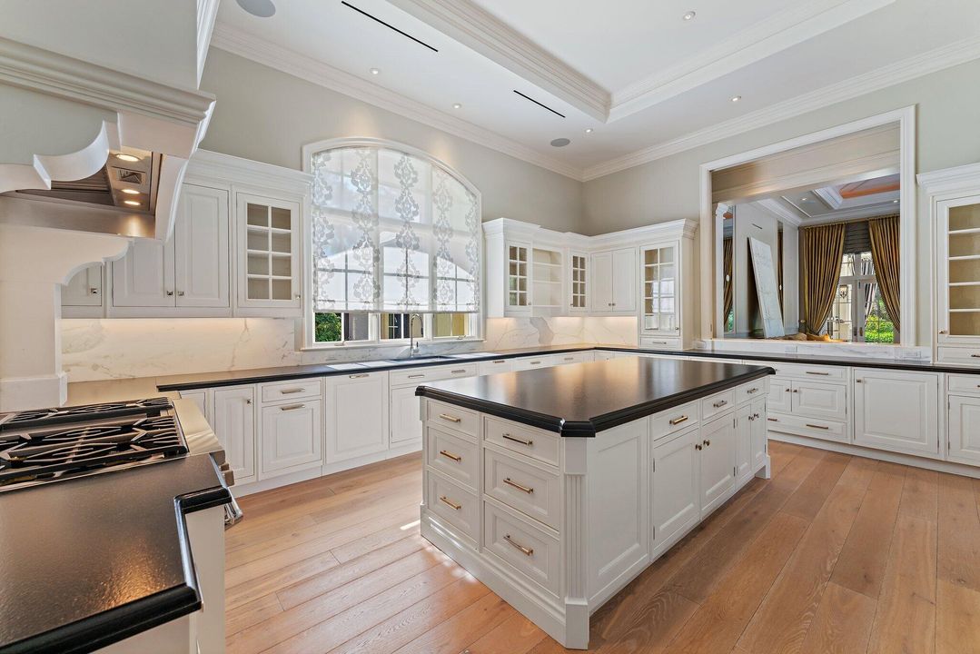 待售: $26,500,000 (6 贝兹, 8 浴室, 10401 平方英尺)