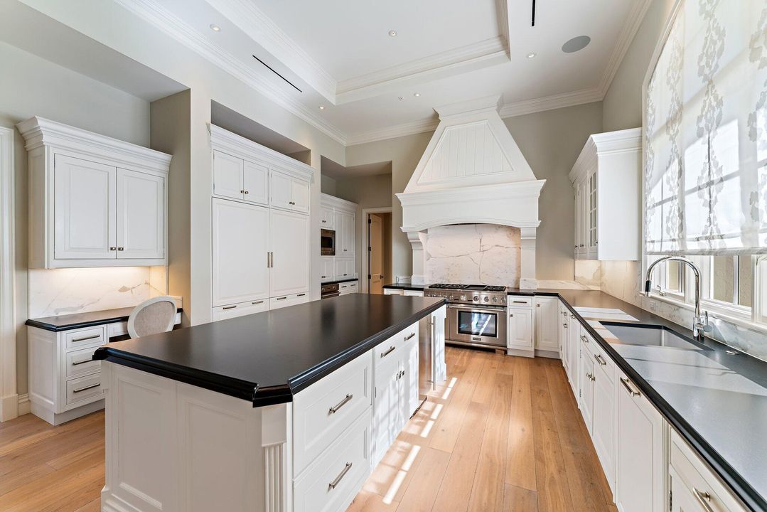 待售: $26,500,000 (6 贝兹, 8 浴室, 10401 平方英尺)