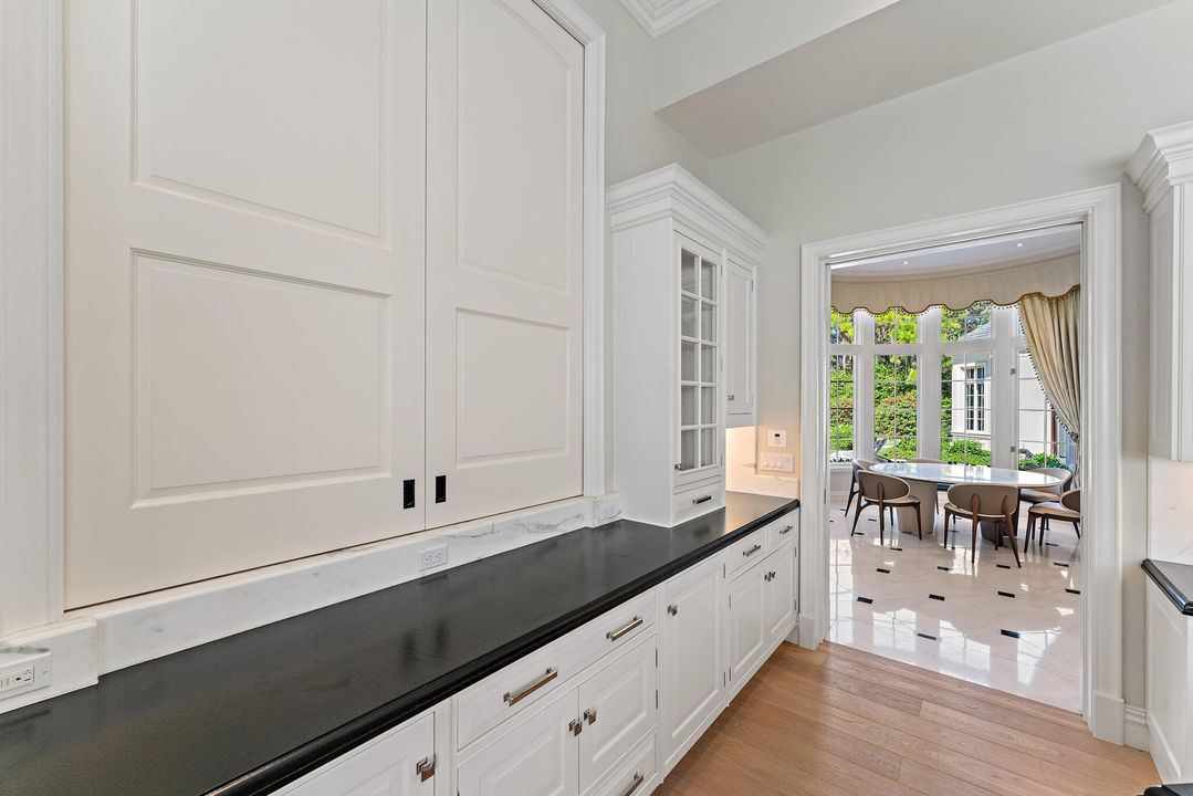 待售: $26,500,000 (6 贝兹, 8 浴室, 10401 平方英尺)