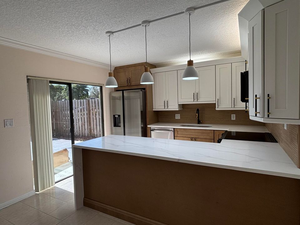 For Rent: $2,550 (2 beds, 2 baths, 1236 Square Feet)