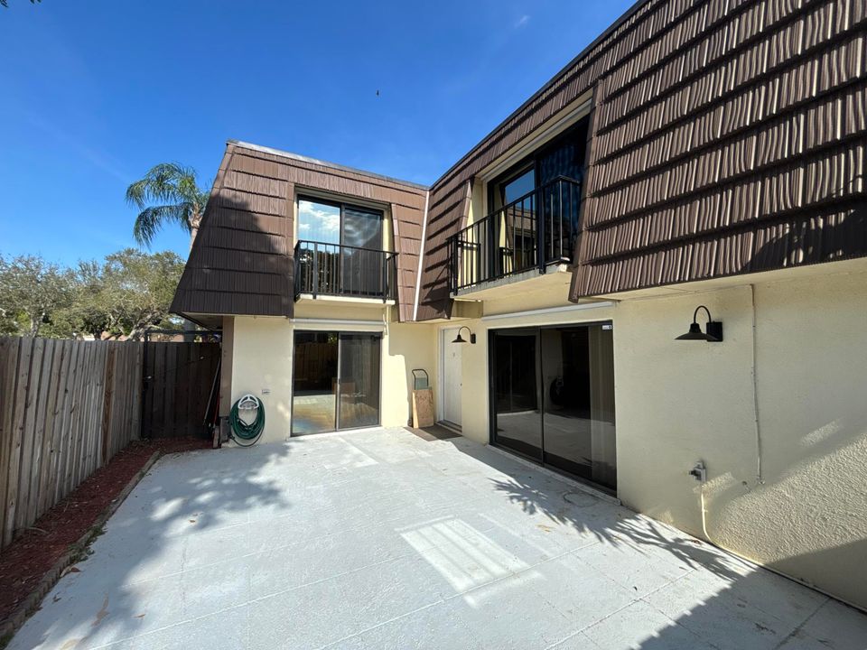 For Rent: $2,550 (2 beds, 2 baths, 1236 Square Feet)