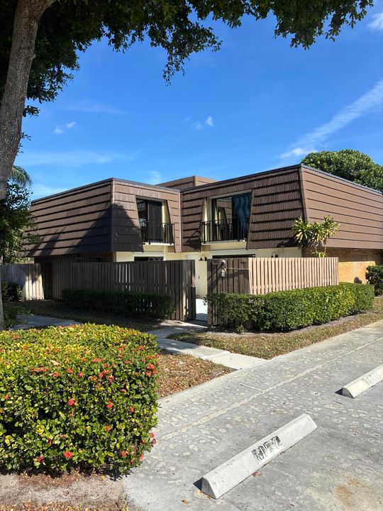 For Rent: $2,550 (2 beds, 2 baths, 1236 Square Feet)